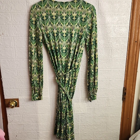 72% Silk Banana Republic Green Leaf Print Long Sleeve Dress - Picture 5 of 5